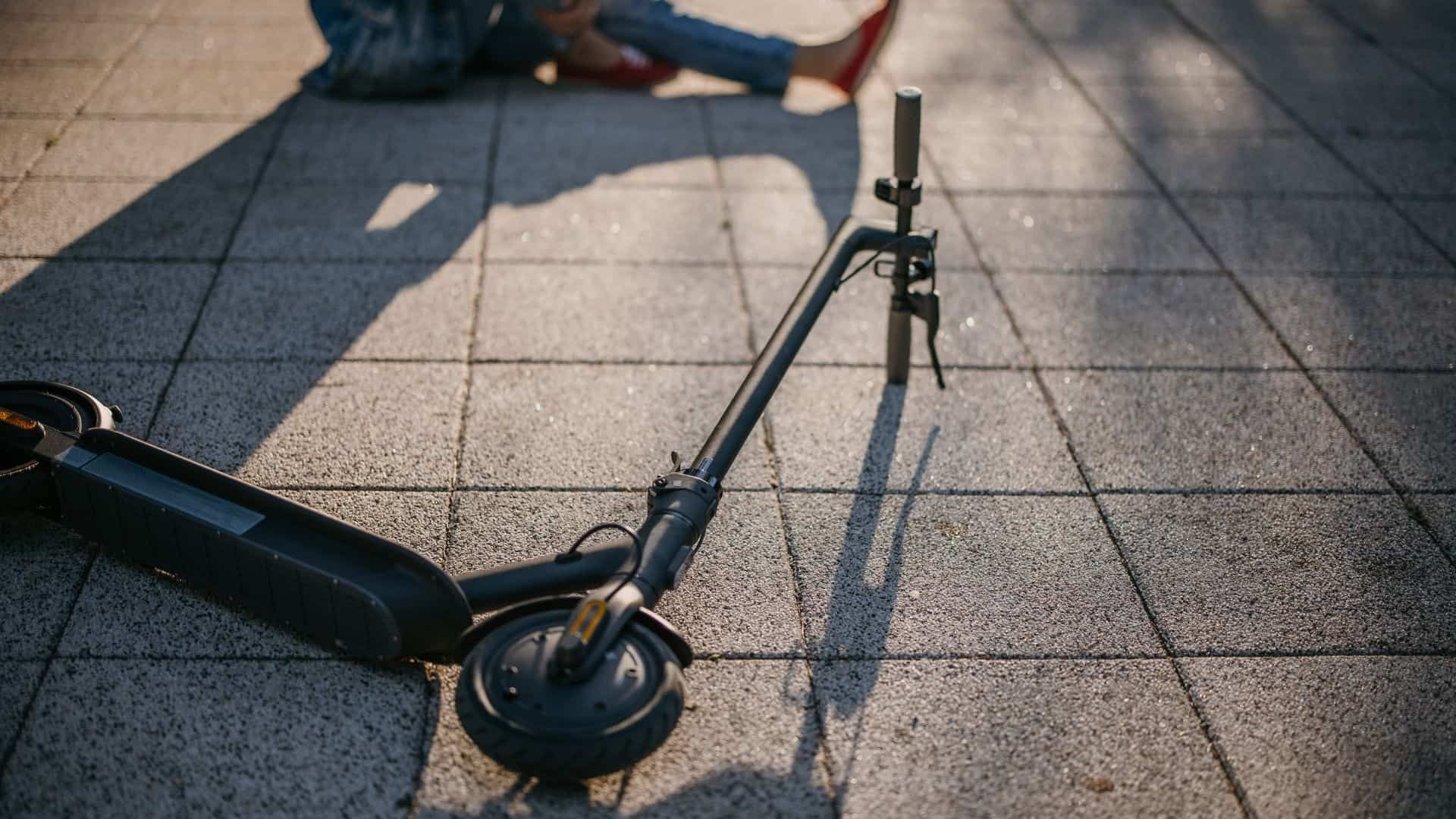 someone fell off of an e-scooter